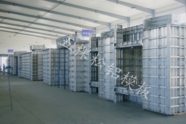 與清水模板相比，廊坊鋁合金模板的商業價值幾何？