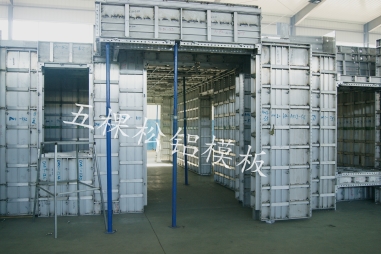 與清水模板相比，廊坊鋁合金模板的商業價值幾何？