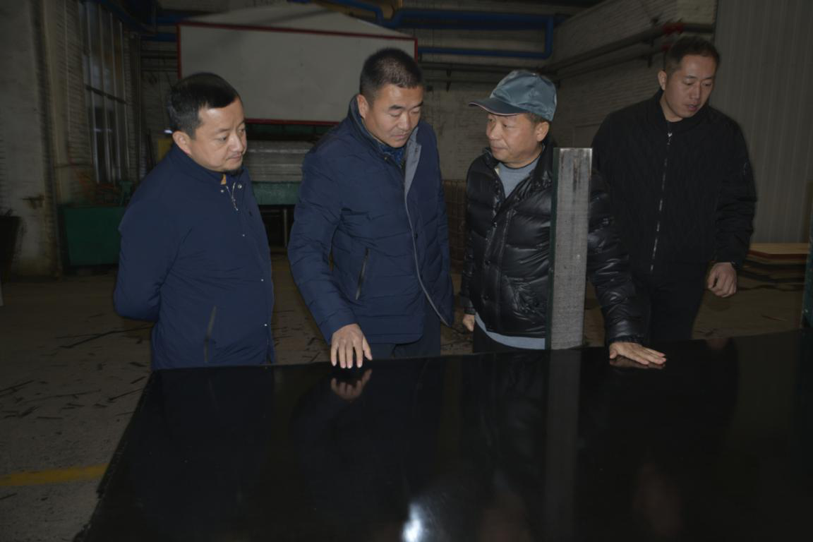 熱烈歡迎蘭州三友木業有限公司領導到五棵松木業參觀考察！