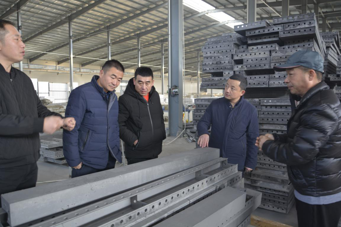 熱烈歡迎蘭州三友木業有限公司領導到五棵松木業參觀考察！